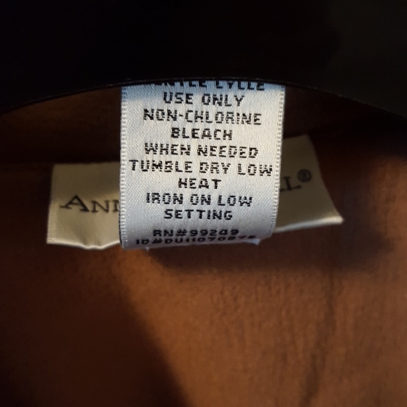 Womans set: Long jacket and matching shell - Picture 6 of 6